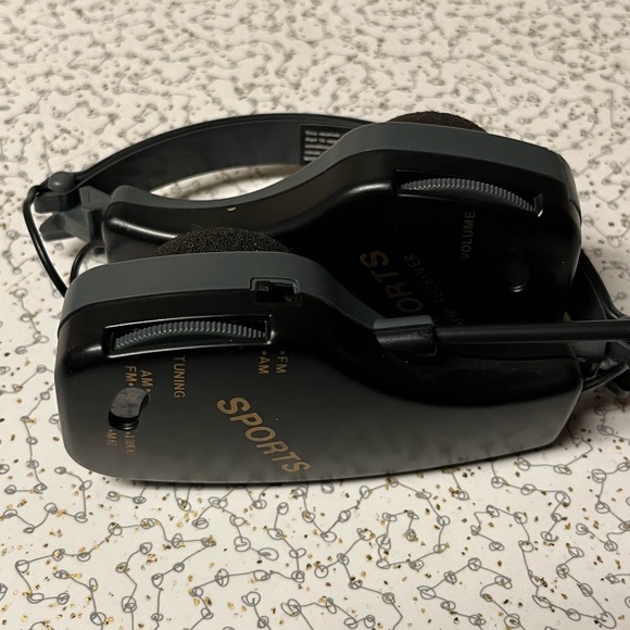 Sports Receiver Headphones - Picture 3 of 10